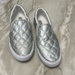 Nine West Silver Quilted Flats Sz 9.5